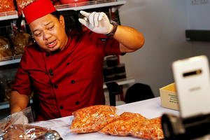 Livestream bán hải sản quá sống động, chàng trai Thái kiếm gần 1 triệu USD mỗi tháng