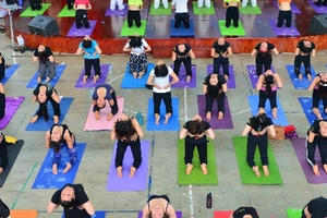 Chàng trai bị tai nạn liệt nửa người thành HLV Yoga Chàng trai bị tai nạn liệt nửa người thành HLV Yoga