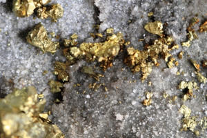 Ai Cập phát hiện mỏ vàng khổng lồ trữ lượng 35 tấn