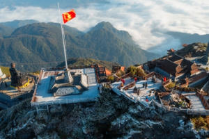 Sương muối phủ trắng “nóc nhà Đông Dương”