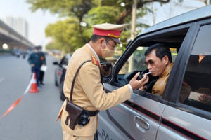 Lực lượng 141 Hà Nội xử lý nhiều "thần cồn"