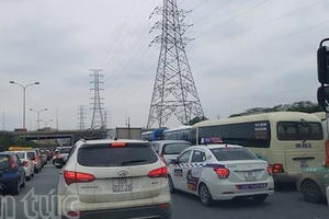 Phân luồng từ xa và cải tạo nút giao Pháp Vân để chống ùn tắc