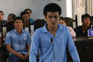 Dùng liềm chém chết người, nam thanh niên lĩnh 8 năm tù