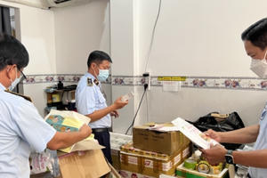 Tạm giữ hàng nghìn mỹ phẩm vì chưa xuất trình được hóa đơn, chứng từ