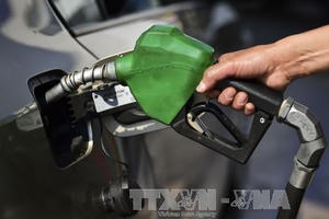 Giá dầu thế giới chấm dứt 4 tuần tăng liên tiếp