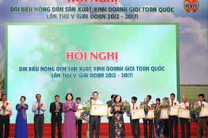 Phó Thủ tướng Thường trực Chính phủ dự Hội nghị nông dân sản xuất, kinh doanh giỏi Phó Thủ tướng Thường trực Chính phủ dự Hội nghị nông dân sản xuất, kinh doanh giỏi