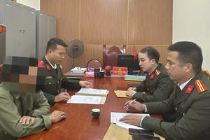 Quảng Bình: Người đàn ông bị phạt 7,5 triệu đồng vì livestream báo chốt Quảng Bình: Người đàn ông bị phạt 7,5 triệu đồng vì livestream báo chốt