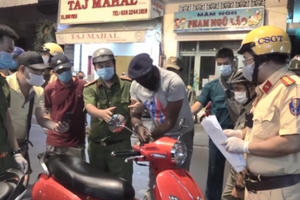 TPHCM: Bắt giữ người đàn ông ngoại quốc cùng 27 gói cỏ Mỹ