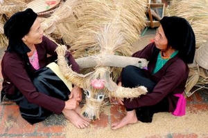 “Lễ hội trâu rơm bò rạ” đạt giải đặc biệt “Hành trình Di sản 2015” “Lễ hội trâu rơm bò rạ” đạt giải đặc biệt “Hành trình Di sản 2015”