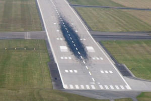 Sân bay Tân Sơn Nhất tạm đóng cửa một đường băng để sửa chữa, nâng cấp