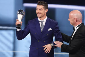 C.Ronaldo giành giải Cầu thủ hay nhất FIFA năm 2016