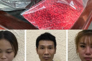 Bị kiểm tra khi vi phạm quy định phòng chống dịch, phát hiện ra lô ma túy khủng cùng súng đạn