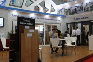 Triển lãm Vietbuild 2016: Khách hàng ấn tượng với sản phẩm mới của Eurowindow