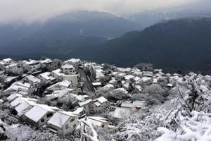 Đông Á "đông cứng" trong tuyết trắng