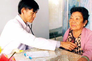 “Blouse trắng” Bình Phước và hơn 100 chuyến khám bệnh miễn phí
