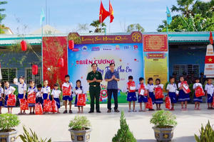 Mang Trung thu đến với trẻ em vùng biên giới Tịnh Biên - An Giang Mang Trung thu đến với trẻ em vùng biên giới Tịnh Biên - An Giang