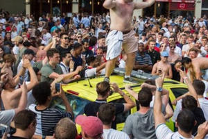 Vui cùng World Cup, “vui thôi, đừng… vui quá”!