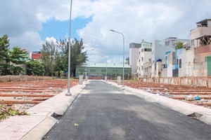 Ngân hàng ồ ạt thanh lý ô tô, bất động sản: Mua hay không?