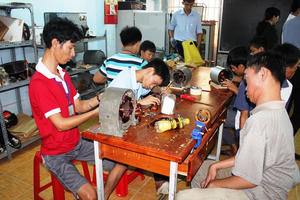 Người khuyết tật có việc làm vẫn “an tâm” hưởng trợ cấp xã hội hàng tháng!