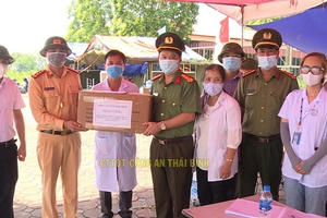 Tấm lá chắn vững vàng đẩy lùi dịch Covid-19