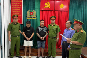 Bắt khẩn cấp 2 người đánh tới tấp 2 thiếu niên trong tiệm Internet ở TPHCM