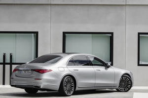 Mercedes-Benz S-Class 2021 có thể đánh lái bánh sau