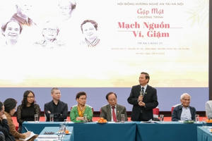 Tôn vinh 5 nhạc sĩ Nghệ An tài hoa trong chương trình nghệ thuật "Mạch nguồn ví, giặm" Tôn vinh 5 nhạc sĩ Nghệ An tài hoa trong chương trình nghệ thuật "Mạch nguồn ví, giặm"