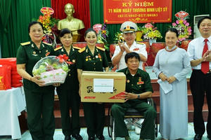 Đoàn Phật tử chùa Quán Sứ thăm và tặng quà tại Trung tâm Điều dưỡng Thương binh Hà Nam