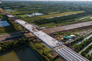 Cận cảnh cao tốc 12.000 tỷ đồng nối TP. Hồ Chí Minh - Tiền Giang trước ngày thông xe