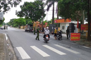 Xử phạt hàng trăm trường hợp vi phạm quy định trong ngày đầu thực hiện giãn cách xã hội