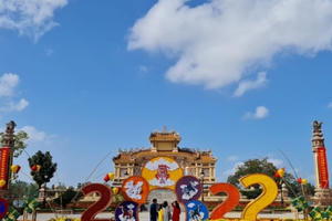 Chống dịch! Tết đến Xuân về Huế vẫn đẹp nao lòng