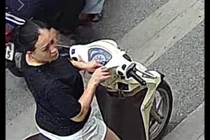 Hà Nội: Truy tìm cặp đôi nam nữ trộm xe máy điện giữa ban ngày Hà Nội: Truy tìm cặp đôi nam nữ trộm xe máy điện giữa ban ngày