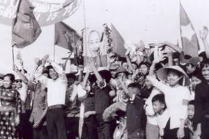 Rũ bùn đứng dậy sáng lòa Rũ bùn đứng dậy sáng lòa