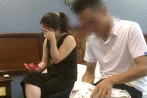 Chồng bắt quả tang vợ là cô giáo Mầm non trong nhà nghỉ với chiến sỹ CSGT