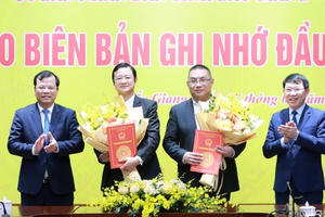 Tỉnh Bắc Giang trao biên bản ghi nhớ đầu tư dự án sản xuất, lắp ráp xe máy điện trị giá 100 triệu USD