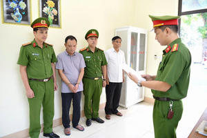 Sản xuất hàng nghìn hộp mỹ phẩm giả, giám đốc công ty bị bắt giam Sản xuất hàng nghìn hộp mỹ phẩm giả, giám đốc công ty bị bắt giam