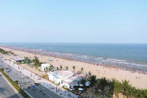 Cán bộ đồn Biên phòng và du khách đuối nước tại biển Sầm Sơn