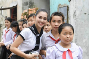 2 ngày đêm vượt biển, Hoa hậu Tiểu Vy vẫn đầy năng lượng 2 ngày đêm vượt biển, Hoa hậu Tiểu Vy vẫn đầy năng lượng