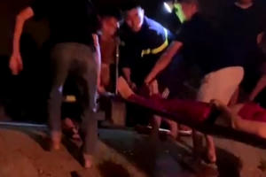 Hà Nội: Cứu người phụ nữ nhảy cầu Chương Dương