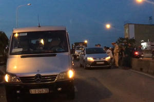 TPHCM: Va chạm liên hoàn với 2 ô tô, nam thanh niên tử vong tại chỗ