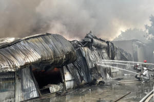 Hà Nội: Cháy lớn tại kho lán tạm khiến 1 bảo vệ tử vong