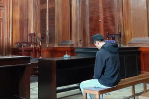 Bắt ép bạn gái khỏa thân, quỳ xin lỗi để đăng facebook