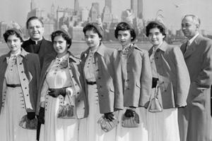 Đời bị kịch của chị em sinh 5 đầu tiên trên thế giới