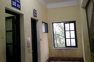 Bé gái 3 tuổi rơi từ tầng 3 bệnh viện xuống đất