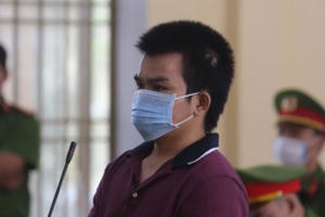 Cầm dao đâm bố tử vong vì xin thuốc lá không được