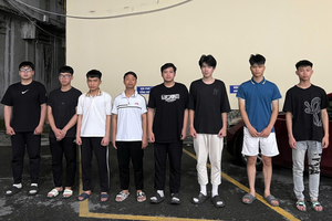 Bắt giữ nhiều đối tượng gây rối trật tự lúc rạng sáng tại Hạ Long Bắt giữ nhiều đối tượng gây rối trật tự lúc rạng sáng tại Hạ Long