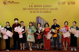 Cư dân T&T DC Complex chính thức nhận bàn giao giấy chứng nhận quyền sử dụng đất Cư dân T&T DC Complex chính thức nhận bàn giao giấy chứng nhận quyền sử dụng đất