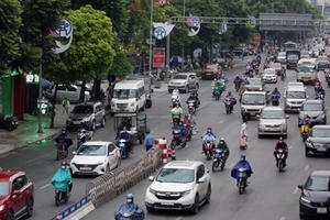 Cần đánh giá hiệu quả việc lắp đặt dải phân cách làn xe trên đường Nguyễn Trãi