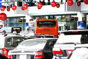 Khách lên 9 vạn/ngày, Nội Bài lo ùn ứ mùa cao điểm