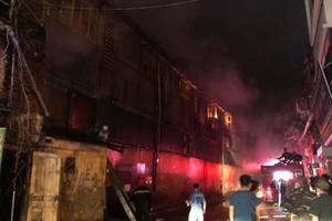 Cháy kho Công ty Rạng Đông: Không ăn thực phẩm trong bán kính 1km